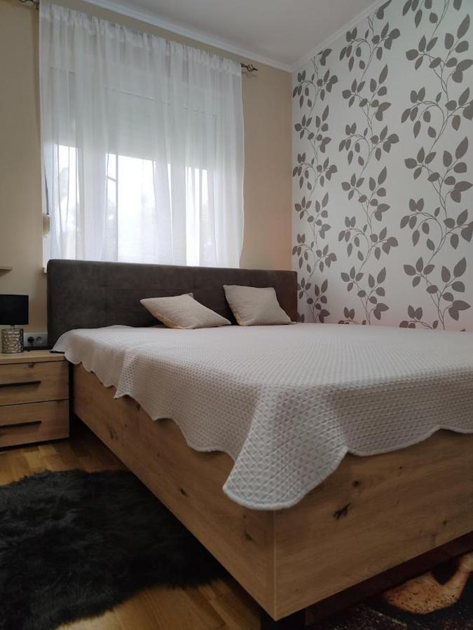 Apartman Espresso Sa Parkingom Σρέμσκα Μιτρόβιτσα Εξωτερικό φωτογραφία