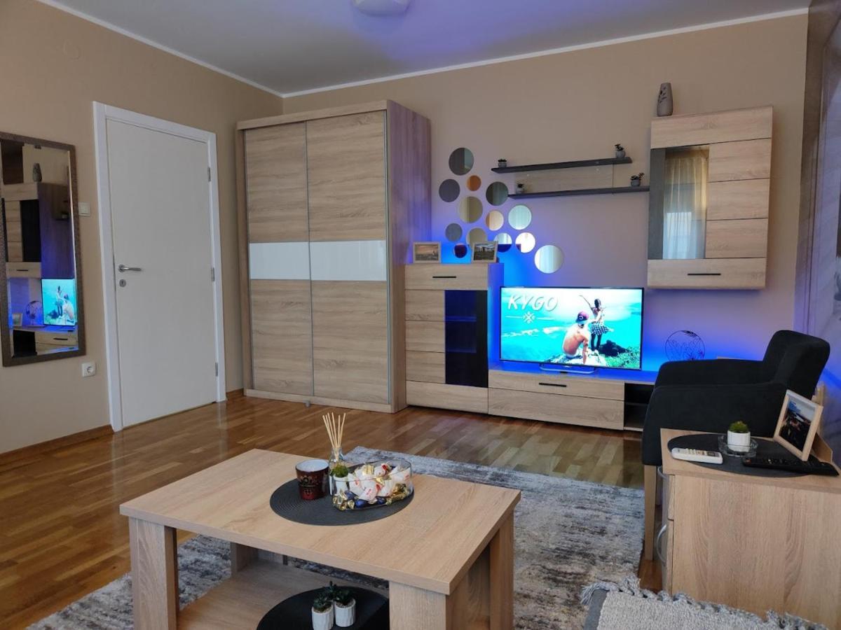 Apartman Espresso Sa Parkingom Σρέμσκα Μιτρόβιτσα Εξωτερικό φωτογραφία