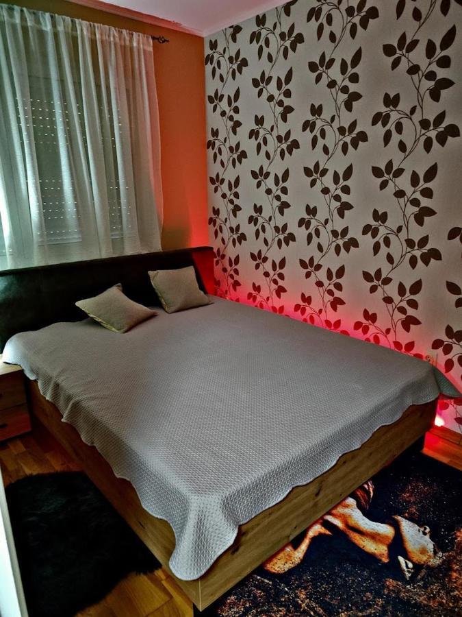 Apartman Espresso Sa Parkingom Σρέμσκα Μιτρόβιτσα Εξωτερικό φωτογραφία
