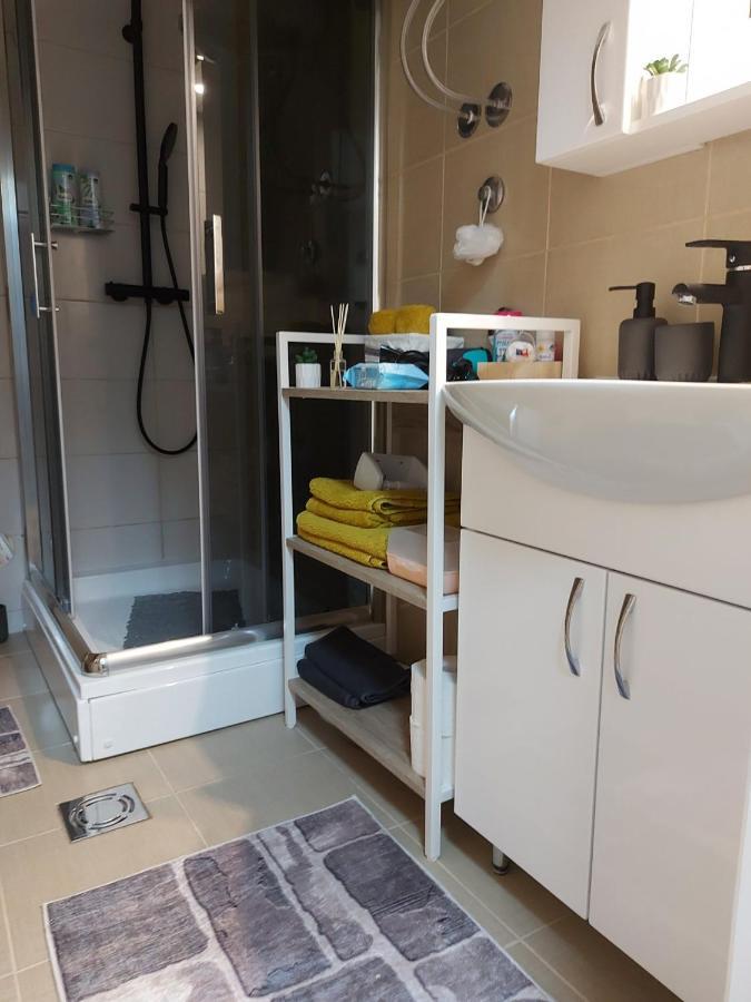 Apartman Espresso Sa Parkingom Σρέμσκα Μιτρόβιτσα Εξωτερικό φωτογραφία
